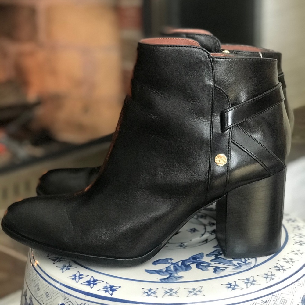 Louise et Cie black leather booties